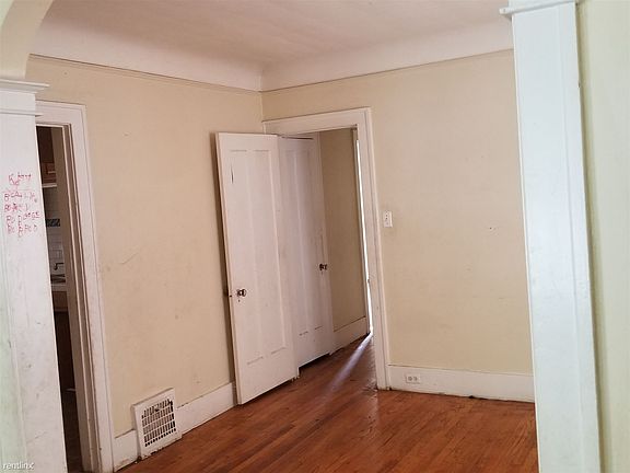 3rd image of 4347 W Buena Vista St