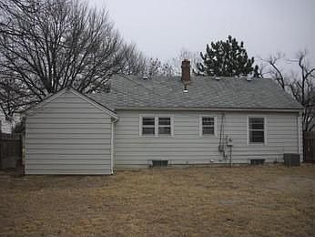 2nd image of 915 N Ridgewood Dr