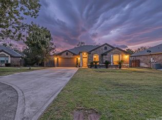 3 Briar Ct, Uvalde, TX 78801