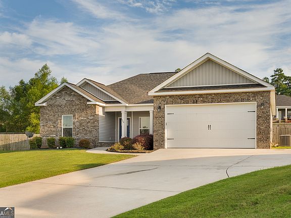 3rd image of 404 Ledford Way