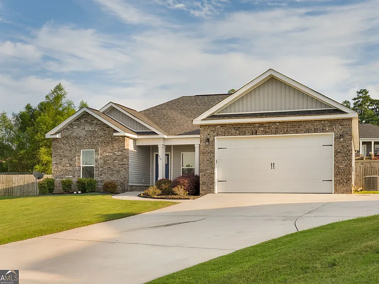404 Ledford Way — Photo 3