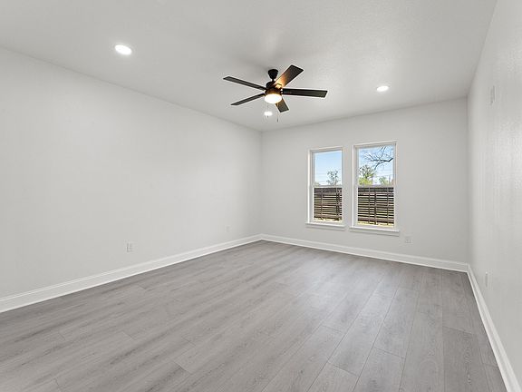 5th image of 809 S Adelaide St