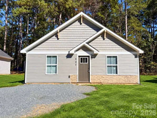 215 Casedy Dr, Winston Salem, NC 27107