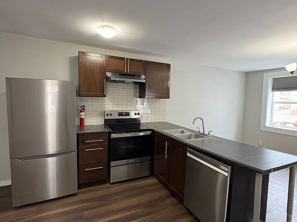 1st image of 882 Redwood Ave