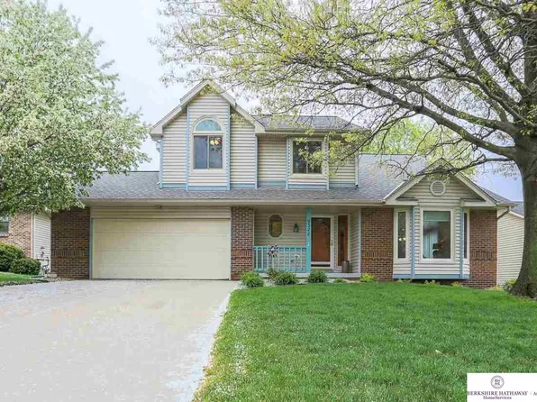 9322 Monroe St, Omaha, NE 68127