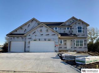 4901 Heartland Dr, Papillion, NE 68133