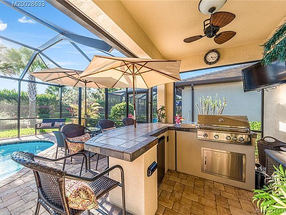 4th image of 548 SE Monet Dr