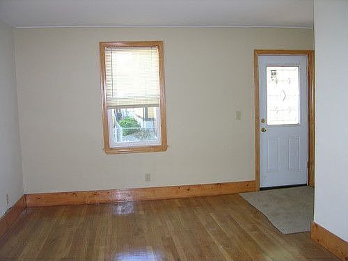 4th image of 16 Waverly St Ofc Walnut
