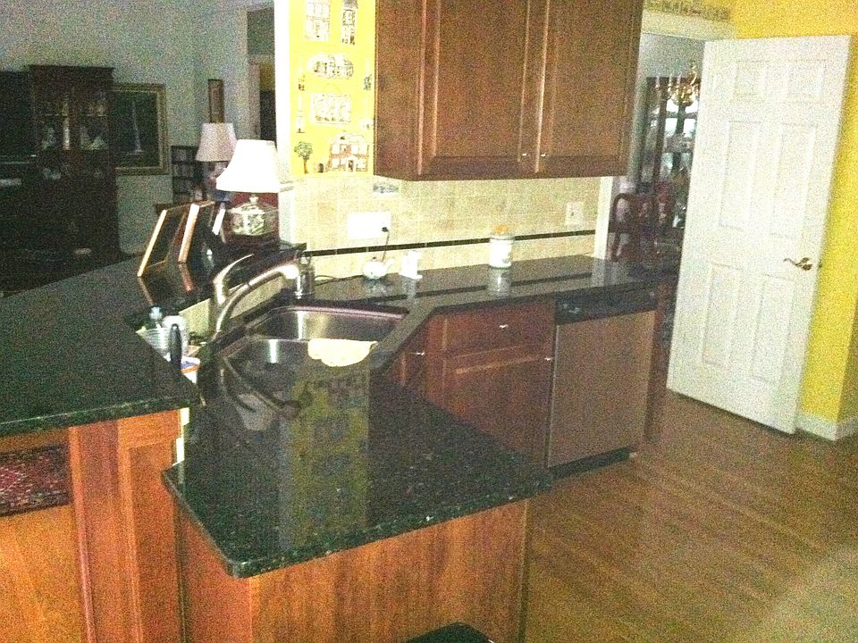 1st image of 826 Farnham Dr