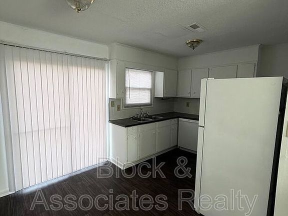3rd image of 1023 Salisbury St #E