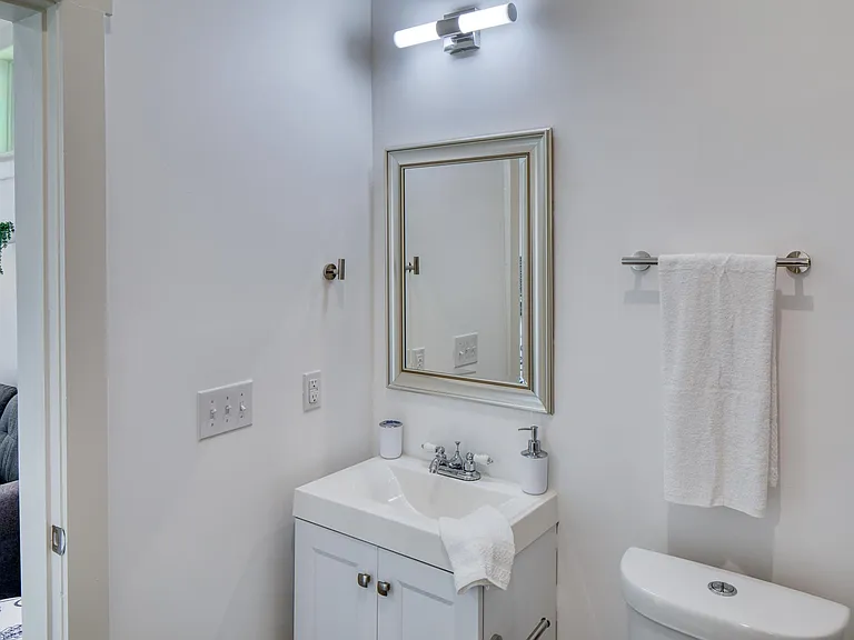 307 W 36th St #B — Photo 3