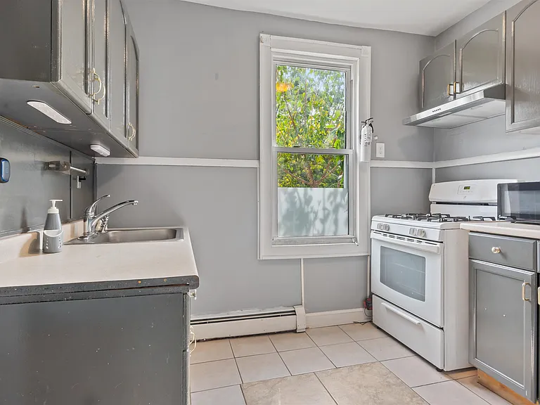 154 Van Horne St — Photo 5