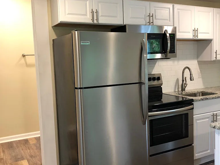 110 Charles Ave — Photo 10