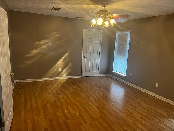 4th image of 713 Westwind Dr