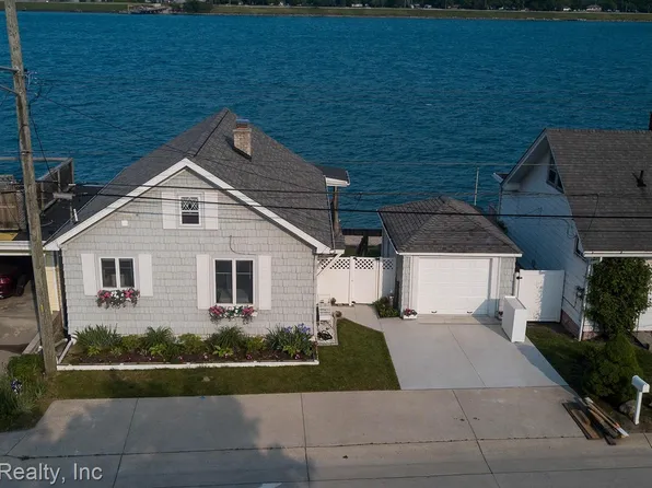 105 Gratiot Blvd, Marysville, MI 48040