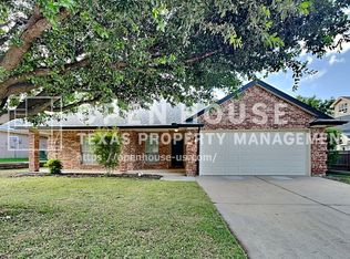821 Willow Ct, Saginaw, TX 76179