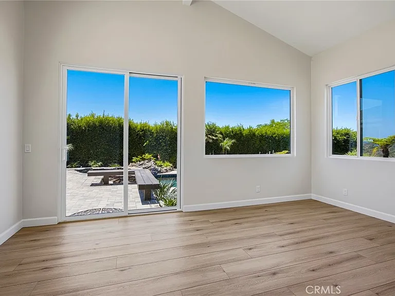 1840 Temple Hills Dr — Photo 41
