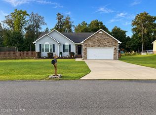 210 Gillespie Dr, Hubert, NC 28539