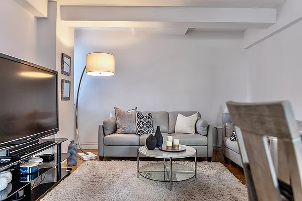 Rented by Manhattan Realty Group | media 7