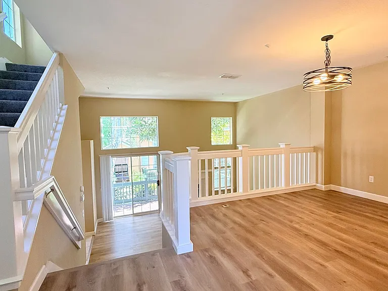 401 Skylark Ct — Photo 27