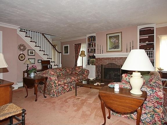 4th image of 89 Hillside Ave