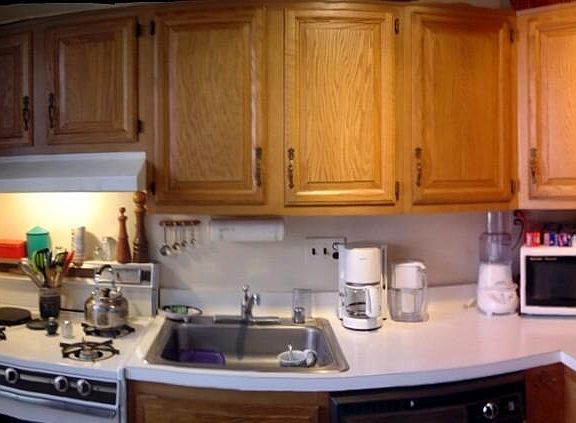 Kitchen features gas cooking and oak cabinets.