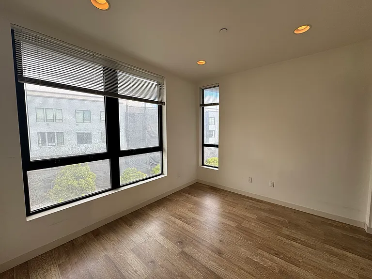 280 Brighton Luxury Apartments — Photo 13