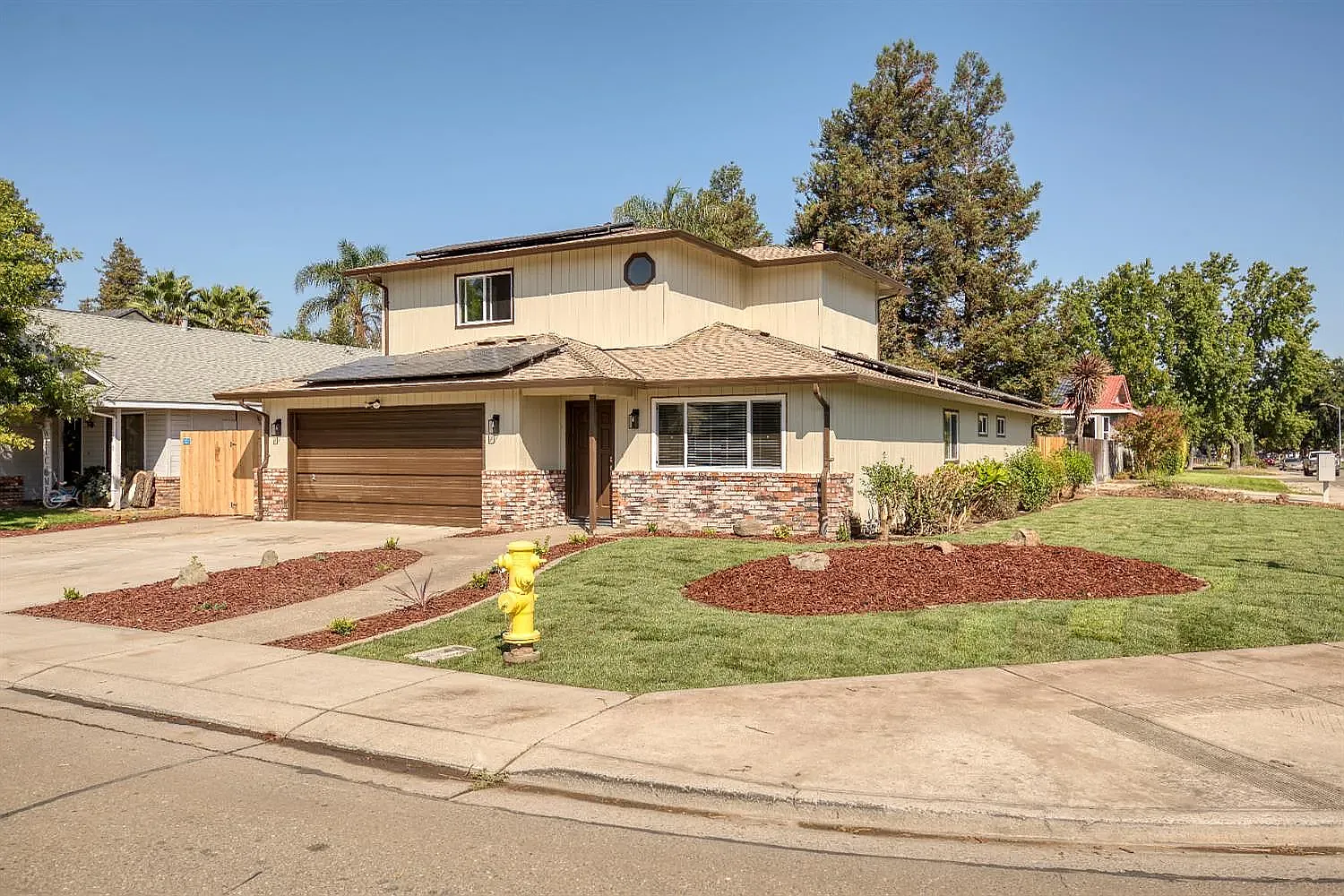 4 bed, 1876 sqft, $3,100 — Photo 1