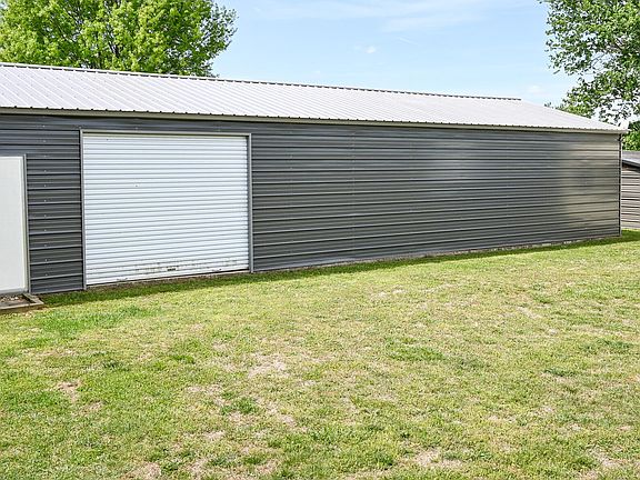 2nd image of 211 Boyd Rd