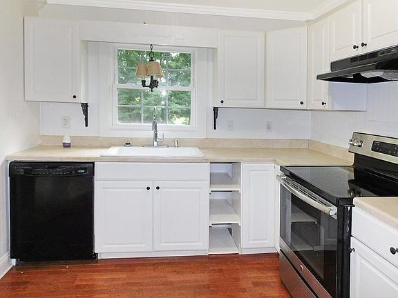 2nd image of 42513 Kenneth Ct