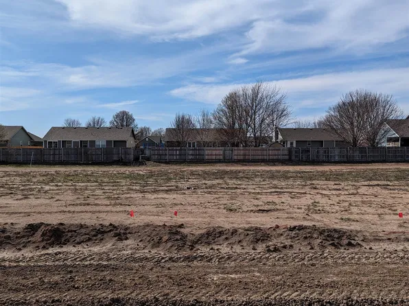 813 N Cedar Downs Cir, Wichita, KS 67235