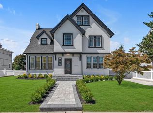 27 2nd St, Lynbrook, NY 11563