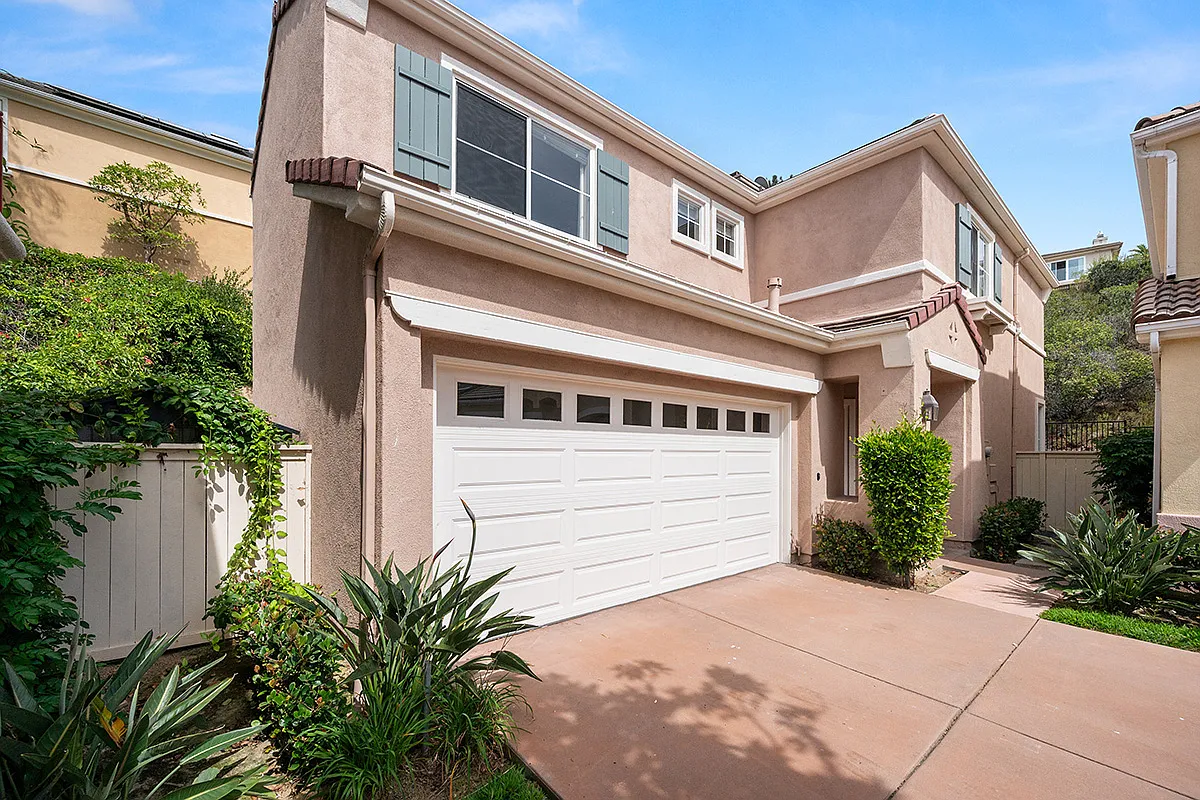 3 bed, 2.5 bath, 1628 sqft, $5,250 — Photo 3