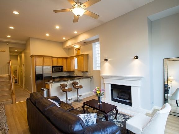 3rd image of 727 W Belmont Ave APT 1