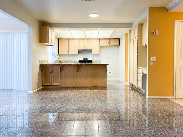 8558 Sandhill Dr — Photo 15