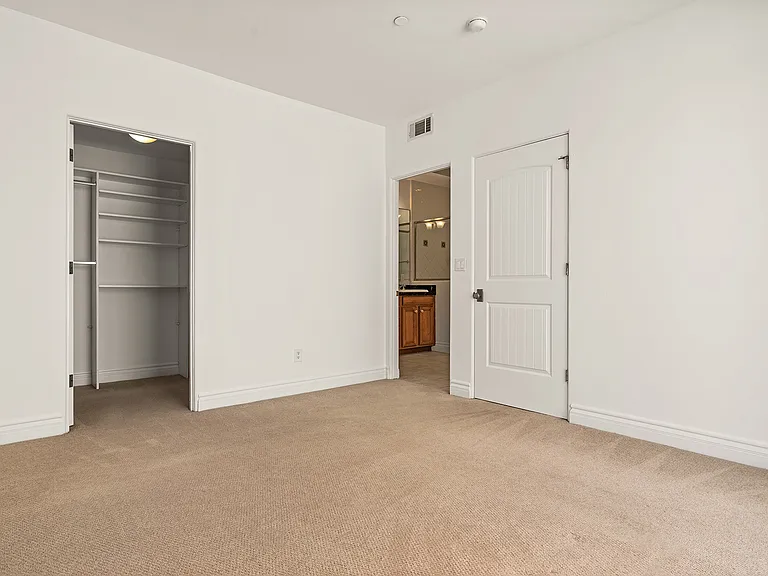 5753 White Oak Ave #12 — Photo 10