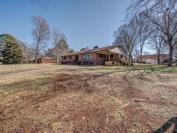 4th image of 2044 Carol Dr