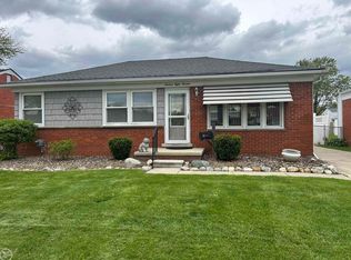 19813 Sherry St, Saint Clair Shores, MI 48081