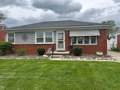 19813 Sherry St, Saint Clair Shores, MI, 48081