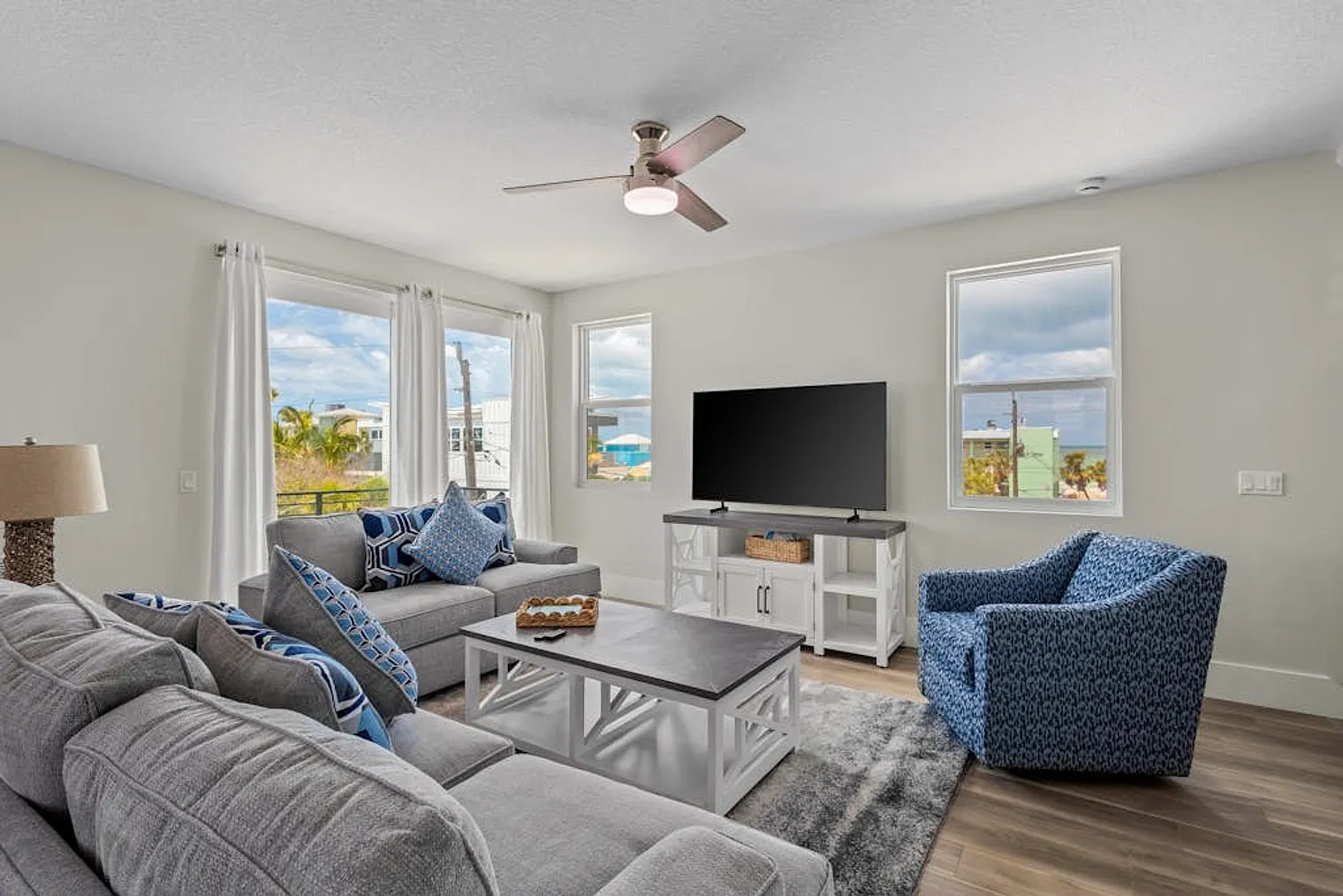 6 bed, 4.0 bath, 3595 sqft, $16,383 — Photo 1
