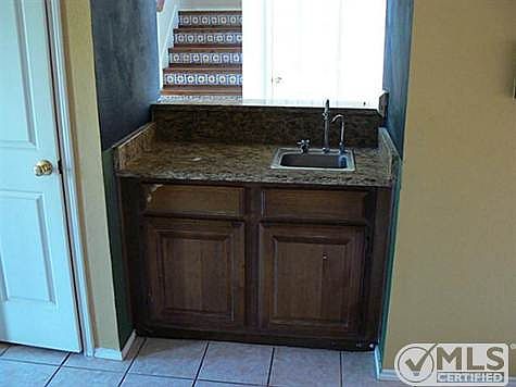 5th image of 303 Breseman St