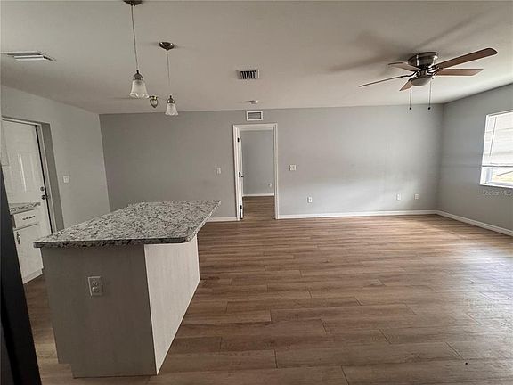 3rd image of 625 N 13th Ave