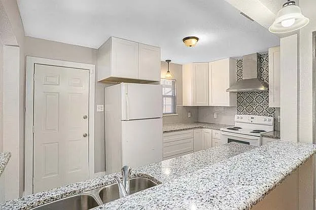 2533 Warren Ave — Photo 55