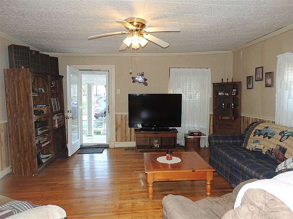 4th image of 176 Pecan Ln
