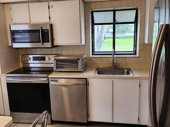3rd image of 8934 Sunnywood Pl