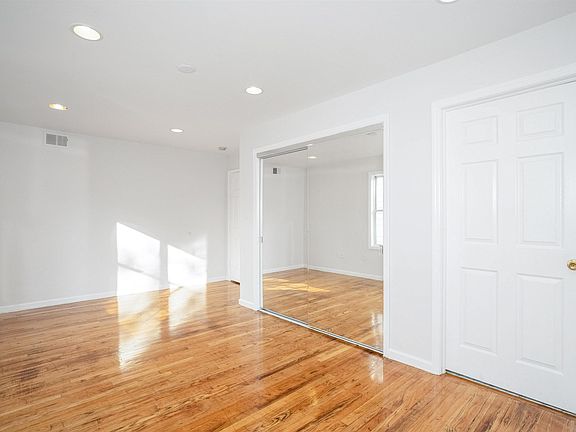 3rd image of 695 Summit Ave