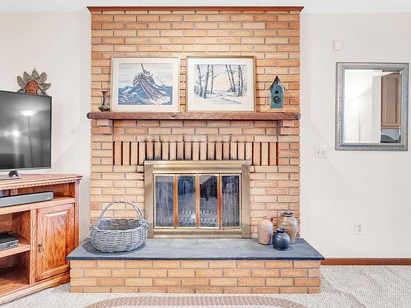 5th image of 3455 Lakeshore Rd