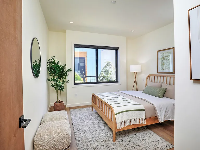 4745 Carpinteria Ave — Photo 18