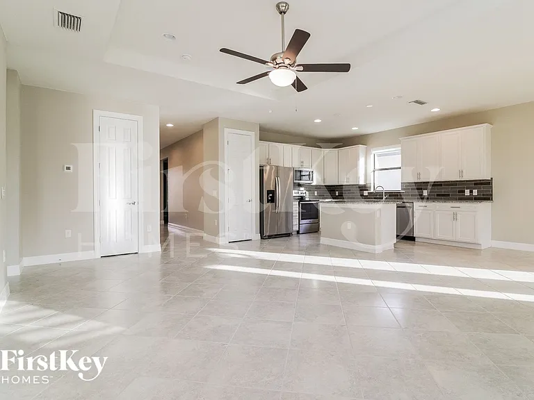3521 E Hampton Cir — Photo 4