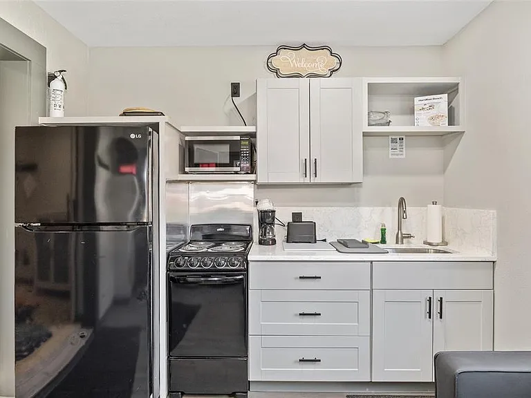 2 Count Fleet Dr — Photo 22